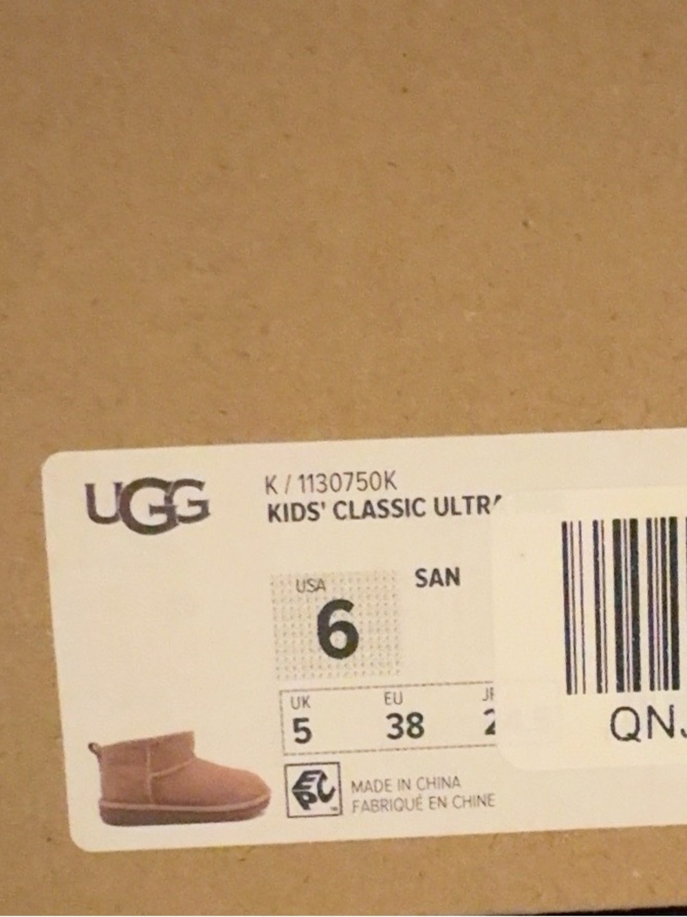 UGG Kids Classic Ultra Mini Boots in Sand Size 6 / Women’s 8 New in Box - Picture 3 of 4